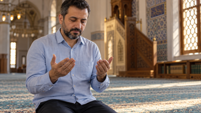 Dua ederken elleri açmak şart mı? Diyanet’in açıklaması